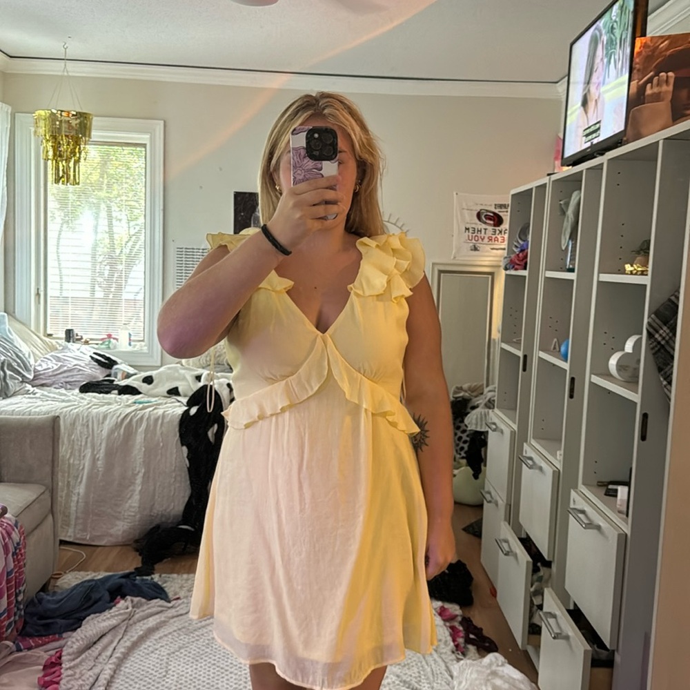 yellow dress